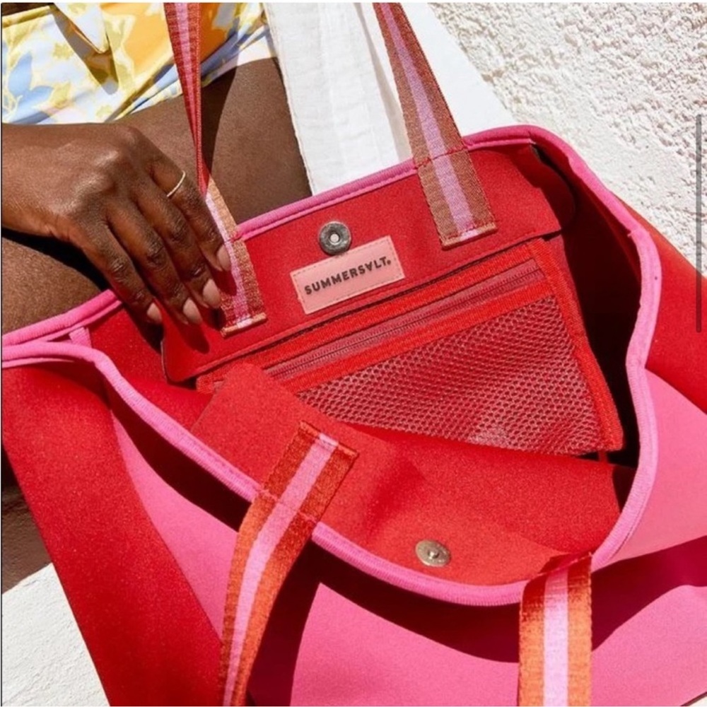 ❤️ NWT NEOPRENE SUMMERSALT BEACH TOTE. PINK AND RED. - Picture 4 of 8